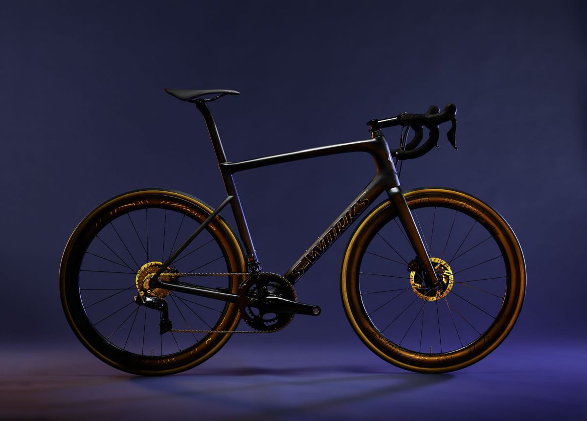 With a ground-up redesign, a heavy dose of aero wizardry, and of course, disc brakes, our "most complete race bike" is, well, even more complete. @boelsdolmansct @iamspecialized_road #tarmacdisc #iamspecialized #specializedtarmac #newbikeday #baaw pbxx.it/c5U2tp