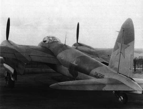 GRossSharp's tweet photo. #MossieMonday Rare shot of the only known #Mosquito B. Mk IV assigned to the VVS during WW2 ! Help @PeoplesMosquito build an #FBVI in the UK! Join #TPMClub, see https://t.co/C5vI29pIBt @spitfireprxix @HistoryAviation #WW2 #Russia @633aircadets https://t.co/0g6Wa5XyUy
