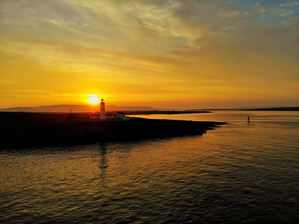 cantickhead's tweet photo. The sun sets on another day @cantickhead on the beautiful island of Hoy ❤️🏴󠁧󠁢󠁳󠁣󠁴󠁿 #ScotSpirit #Lighthouse #Orkney https://t.co/4KIGlqUjYI