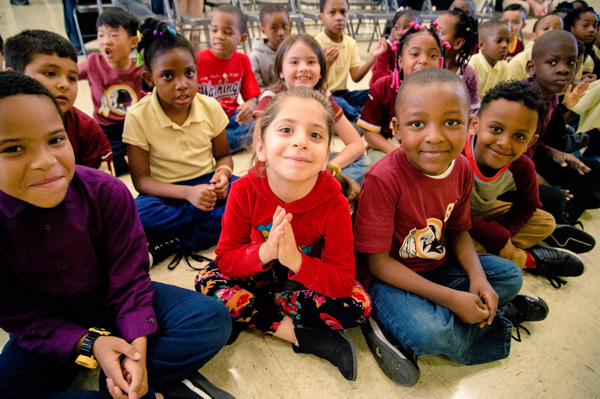 commandersCR's tweet photo. Help provide access to clean clothes for kids &amp; submit your #LOL laundry center grant application by July 20th:

🔸Non-profit org OR school✔️
🔸Serving kids✔️
🔸Could benefit from providing clean clothes to children✔️
 
Apply today ➡️ https://t.co/i4zqTZlGCh https://t.co/gJGyIsrlpb