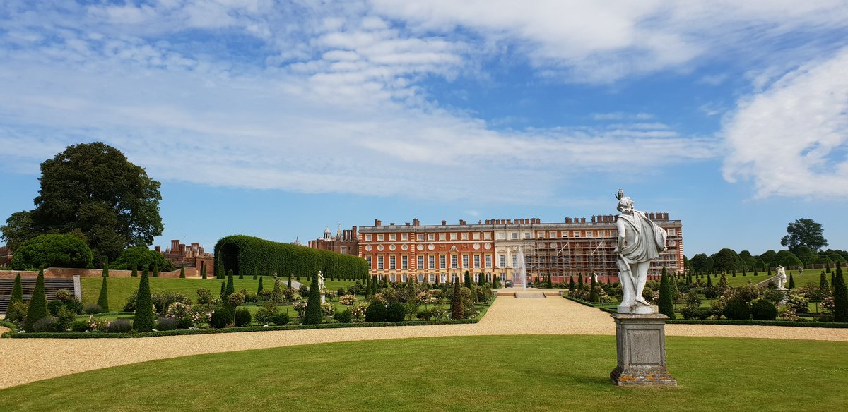 chris__downham's tweet photo. #HamptonCourtPalace https://t.co/YvByTUe2Io