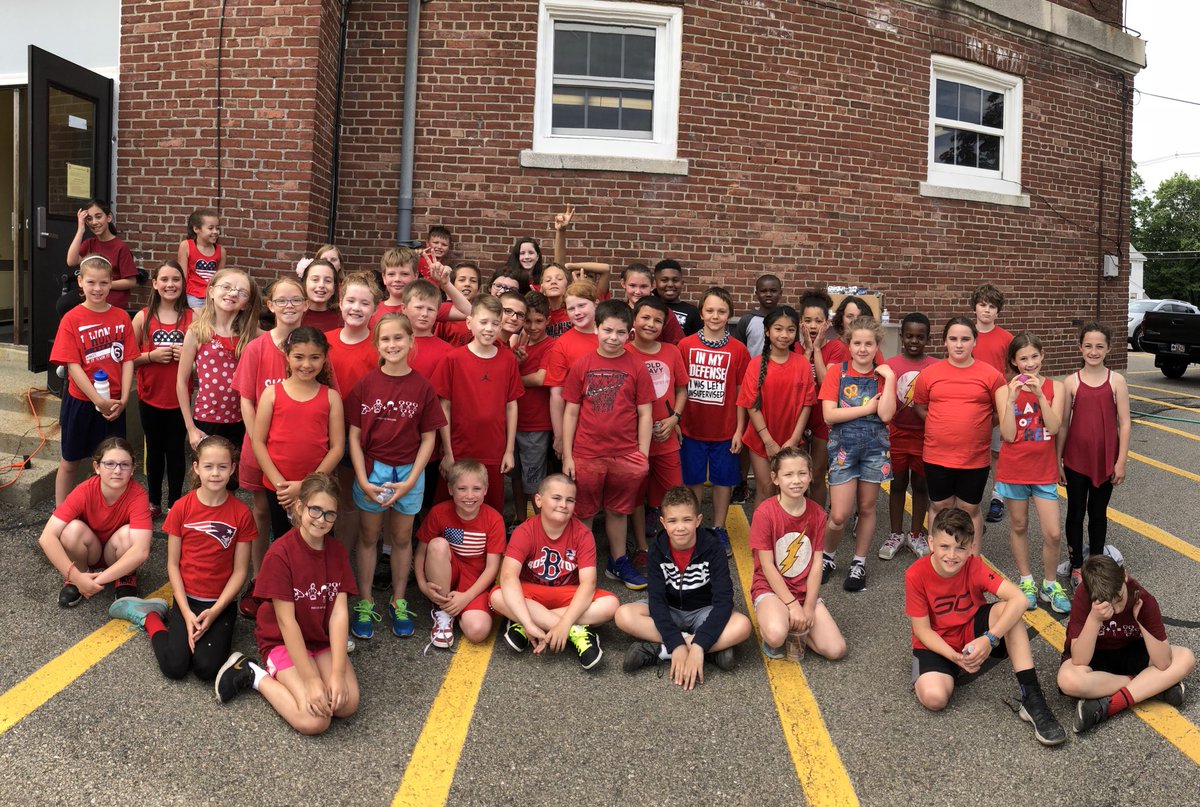 DTFourthGrade's tweet photo. What an awesome day!! Fourth Graders loved Field Day and eating snowcones in the afternoon. Thank you to every parent who helped make this day possible. https://t.co/673KhlVNiM
