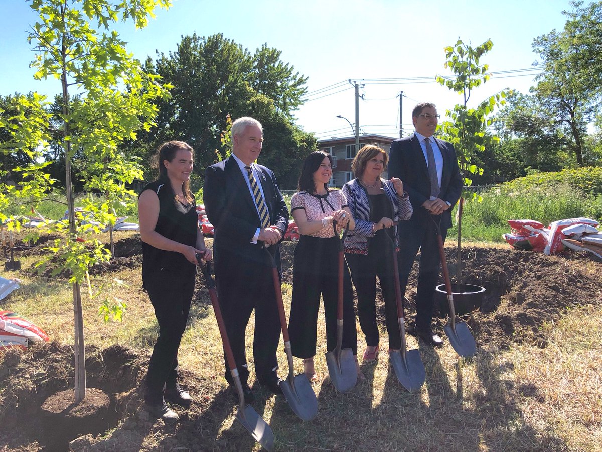 Soverdimtl's tweet photo. @CNRailway, @PortMTL et @hydroquebec forment le comité des leaders en verdissement pour faire de #Montréal une ville plus verte. https://t.co/5pg0f8oqRO https://t.co/TXAVPZzBXT