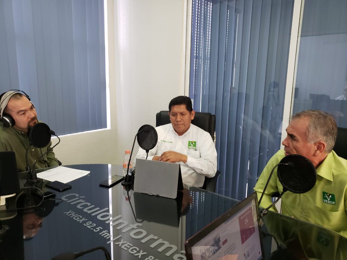 CamarenaFelipeA's tweet photo. Te invito a que escuches en minutos mi entrevista en @LaMejorSanLuis 92.5 FM. 
Agradezco mucho el espacio a @LaMejorsanluis @ChavaPalacios @amysextosentido. https://t.co/tJe2mo4O39