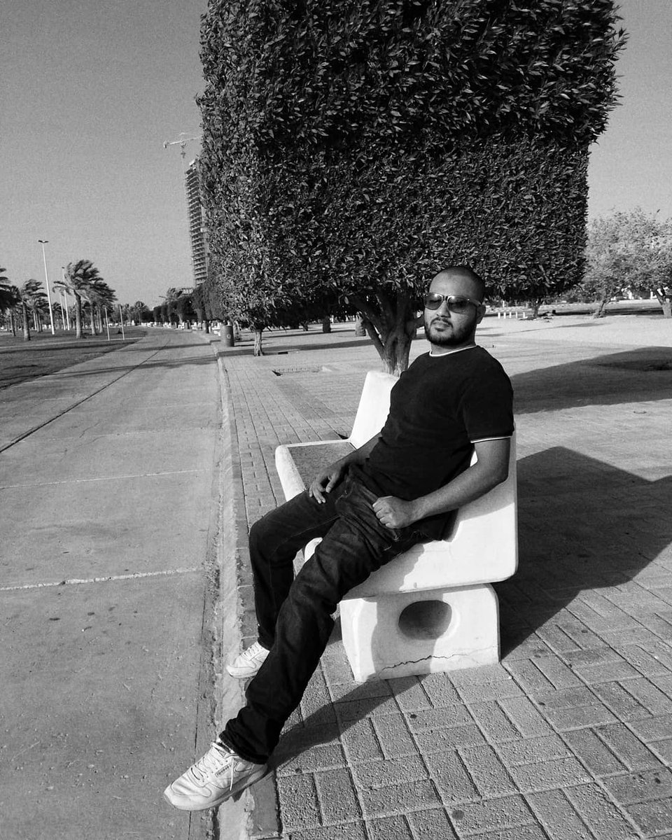 aerialeem's tweet photo. #boldhead #Ramadan #waiting for #Iftar https://t.co/XxzKf1PotF
