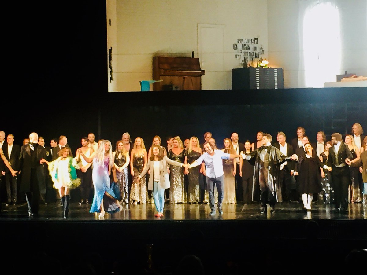 ManuelBrug's tweet photo. Excellent #LesContesd’Hoffmann @DutchNatOpera with a very contemporary, but workable concept by #TobiasKratzer: 3 women in 6 rooms plus la muse in a #RearWindow #Hitchcock setting. @CarloRizziMusic is effective. Fine singers @OzzyTenor @ErmonelaJaho @erwinschrott #NinaMinasyan https://t.co/6pBUtyCL4L