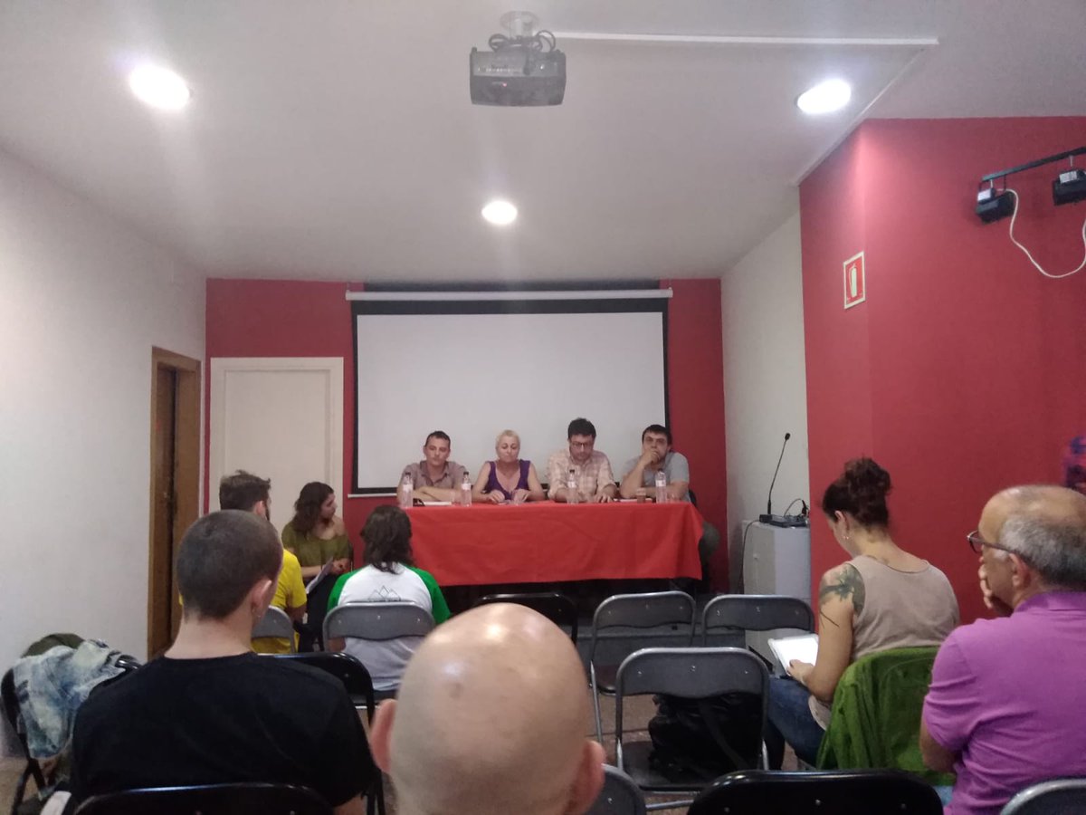CNTValles's tweet photo. Aquest vespre a la #Filadora. Gràcies a @cupvobm, @CDRGranollers i @embatOLC per convidar-nos en aquest debat juntament amb @I_CSC, @la_IAC i @COS_Valles.
Creiem important poder traslladar també l'experiència de l'anarcosindicalisme a #Catalunya quan es plantejen debats així. https://t.co/P69ipxUyvy