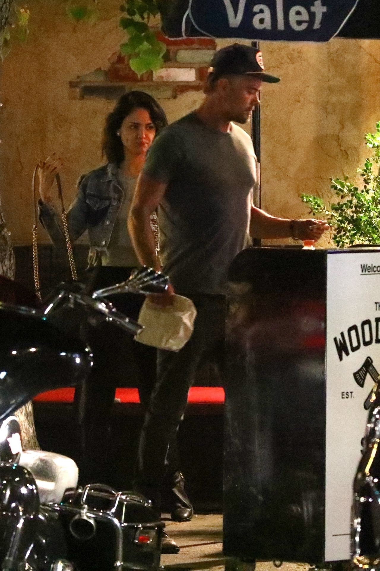 Eiza Gonzalez Brasil on Twitter: "FOTOS | 10.06 – Eiza Gonzalez e Josh