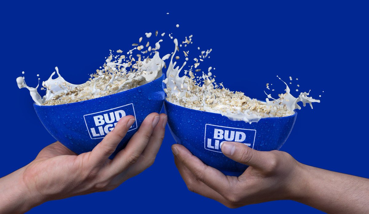 sopitas's tweet photo. WTF! ¡¿Un cereal de cerveza?! Aunque usted no lo crea, el #CerealBudLight, ya es una realidad https://t.co/vrffcTdDOv https://t.co/nIqqNPxLAA