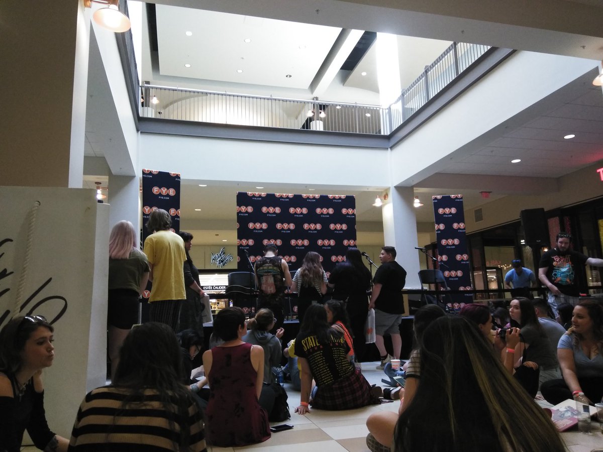 fallingintacos1's tweet photo. Thank you @officialfye for presenting @State_Champs to come perform for us tonight @Crossgates_Mall  im super excited for this!!! https://t.co/MSP3bwUi0l