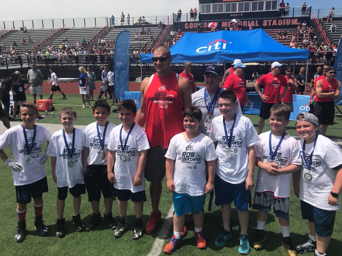 RobGronkowski's tweet photo. Another year down at the #GronkKidsCamp! π The energy at this camp was off the charts. πππ Thanks to everybody that helped make it a success!
Shout out to the @PerfectlyFree #FruitBites Campions Of The Day! #biteintofun
SEE MORE ACTION: https://t.co/tgZEQezMzg https://t.co/AnQzSRRl7w