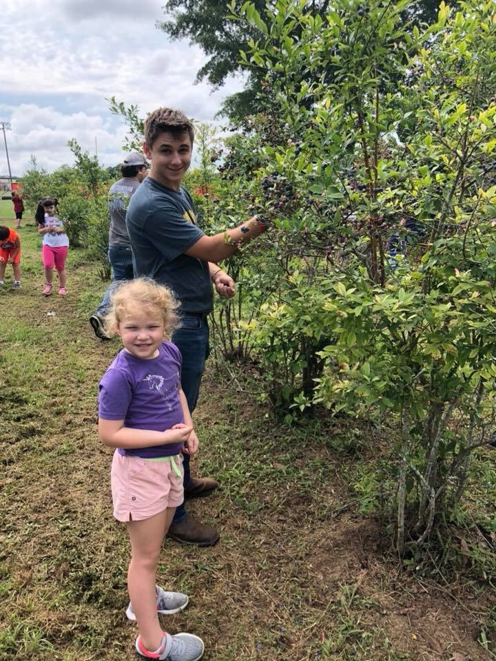 DaleCountyHS's tweet photo. Down On The Farm at DCHS (Day 1). Kids learned the parts of a flower, picked blueberries, planted basil and banana peppers. https://t.co/htBuLeivAn