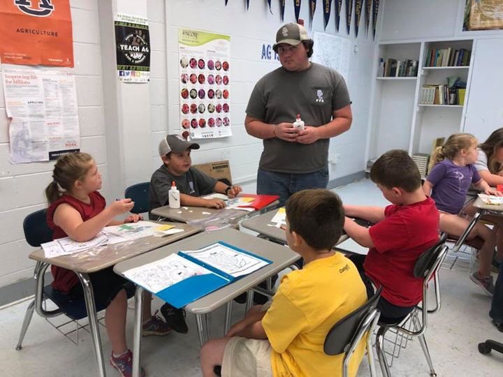 DaleCountyHS's tweet photo. Down On The Farm at DCHS (Day 1). Kids learned the parts of a flower, picked blueberries, planted basil and banana peppers. https://t.co/htBuLeivAn
