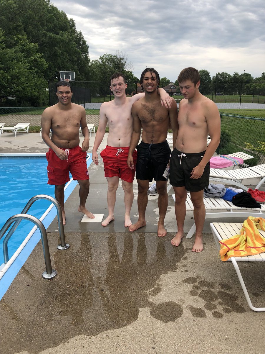 Hunter14Meyer's tweet photo. Brodies https://t.co/krG7EO6Fyd