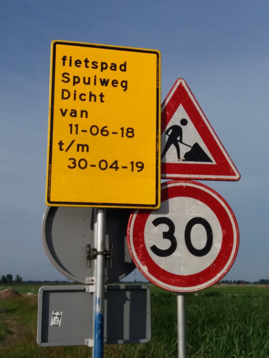 Zonder enige publicatie/vergunning is vandaag een kilometerslange veilige fietsverbinding tussen Goudswaard/Piershil en Nieuw Beijerland voor bijna een jaar gesloten t.b.v. de bouw van Windpark Spui. ⁦⁦<a href="/hollandsedelta/">waterschap Hollandse Delta</a>⁩ en provincie <a href="/Zuid_Holland/">Provincie Zuid-Holland</a> wat gaan we hiermee doen?