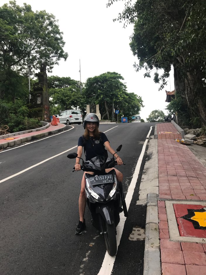 CityofKunming's tweet photo. Joycelyn runs her own salad bar in #Kunming, and the abundance of fresh and local produce is her favourite thing about her hometown. Oh, and the weather! #VisitKunming https://t.co/LeTg0xsXeR