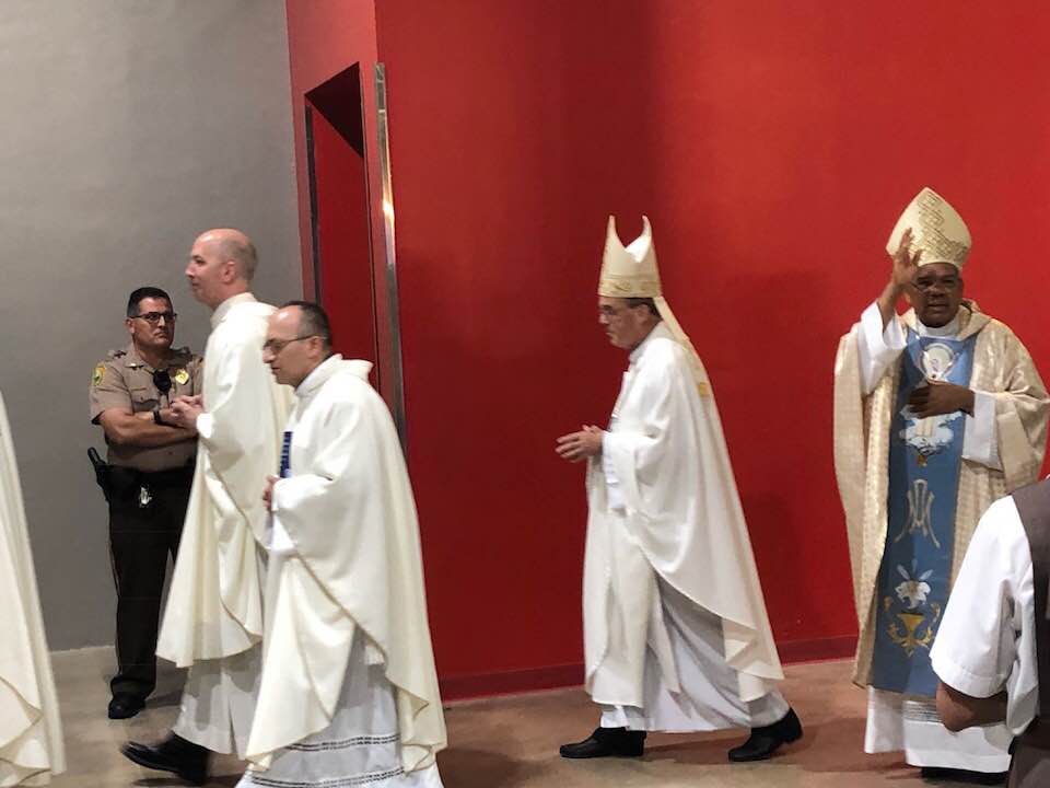 PrayerNLunch's tweet photo. "We're America"  @Miamiensis @ADOMYouth  @PiercedHearts1 #Catholic  'https://t.co/2wukojkZsD' #IIIInternationalCongress in Honor of the #HeartsofJesusandMary-Be not afraid to be the #Saints and #Apostles of the #thirdmillennium https://t.co/D5MbxOutJp