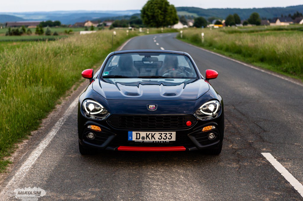 miatasm's tweet photo. Włoska robota – krótki romans z Fiat Abarth 124 Spider https://t.co/6rdl0Q7tTF https://t.co/wf7wGYtBgM