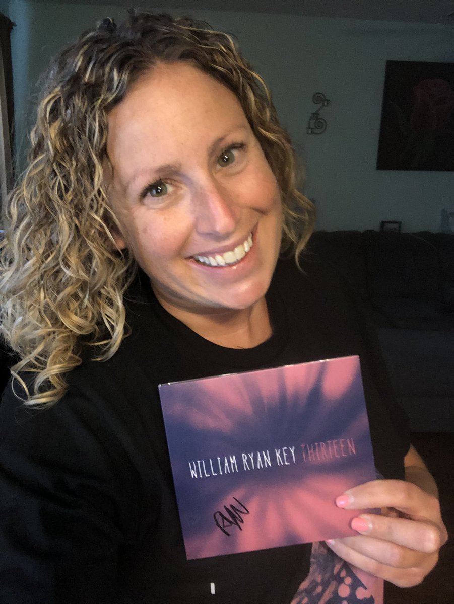 Starrz250's tweet photo. Sometimes good things are worth the wait!! My @williamryankey merch finally came! ❤️ https://t.co/qTi9iLparC