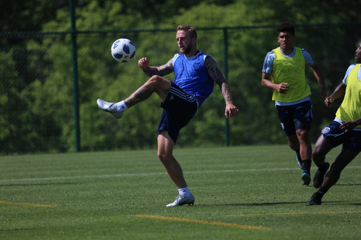 sportingkcyouth's tweet photo. Tomorrow is our first open training of the summer! Come kick off your morning by watching @SportingKC train at @PinnacleNDC 👌

Register here➡️ https://t.co/8Affd7BS2f https://t.co/uWyYGt6t0j