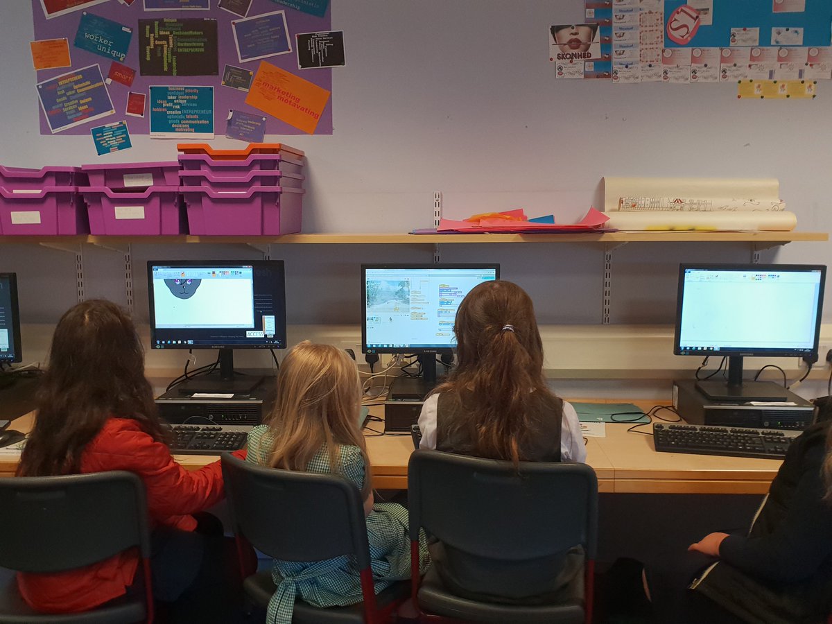 aford78's tweet image. On June 20th around 80 primary children from across Glasgow &amp;amp; Renfrewshire will attend @MiniGameJam final @WestCollScot I would love some words of encouragement to share with them from the #gamescommunity on the day #futuregamedevs #minigamejam2018 #coding