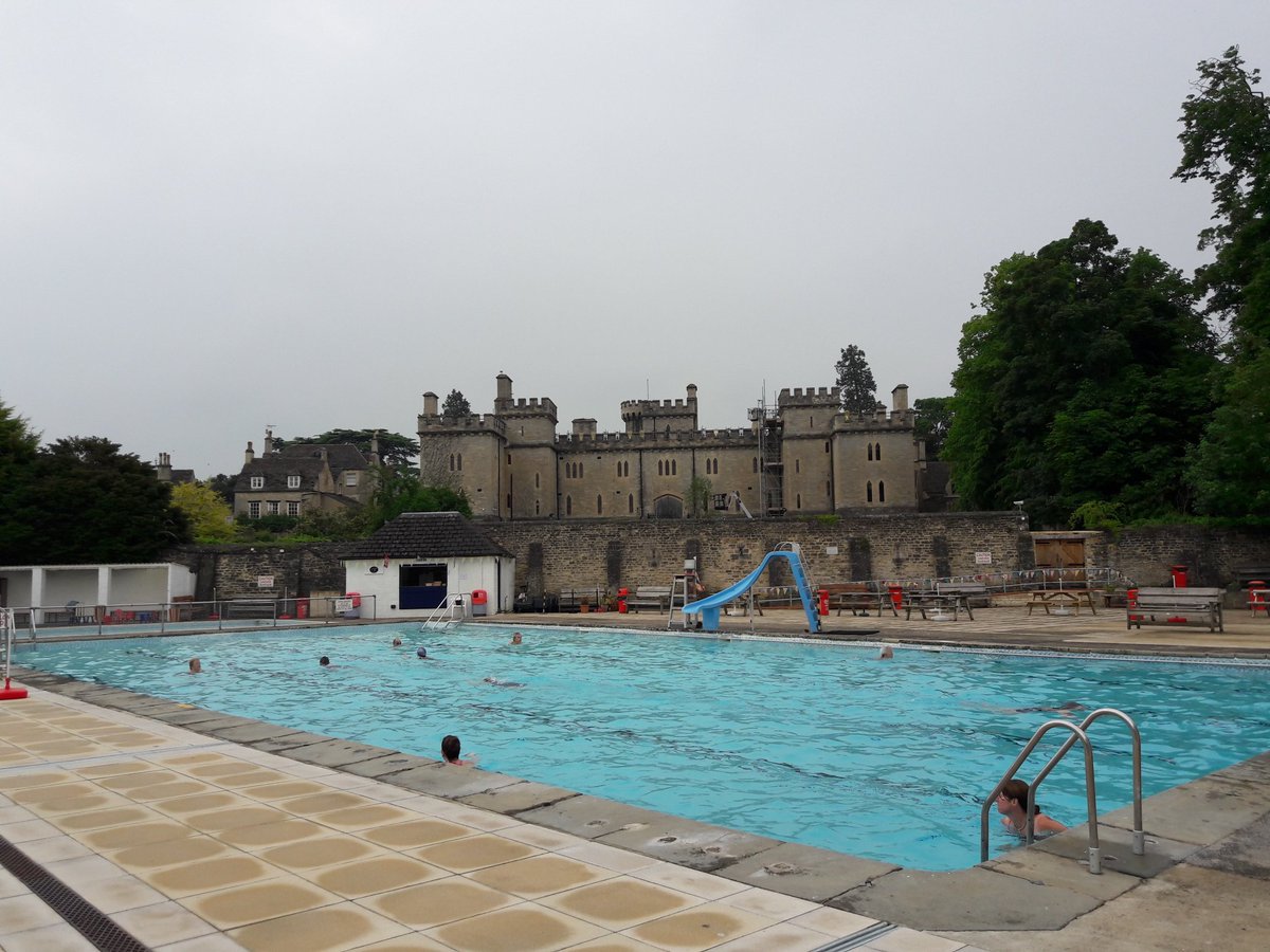 davespublic's tweet photo. @LidoGuide Have you checked out Cirencester Open Air Pool @cirenopenair recently? I've just rediscovered it and was bowled over by its loveliness. A perfect 28m pool nestling in the shadow of Cecily Hill Castle. Well worth a visit! https://t.co/aAlCsYnupz