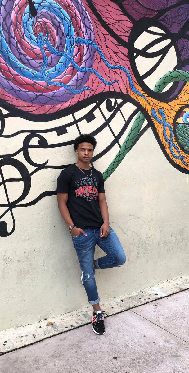 just4you95's tweet photo. They say you work hard, you should play hard! Senior Trip! #miami #waitingonmyplayhardtrip #srtrip2018 #teammcclain #imelfamily #thewaitisover https://t.co/gAXxlVmZU8