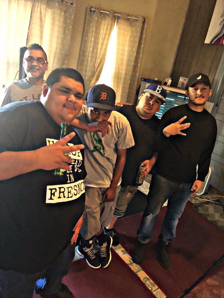 chriz_gonzalez's tweet photo. Here at the studio! After fliming with @mcwicks @k_pizzle559 and @__cisk0 pulls up for rehearsal for his private event here ! just artist meeting artist! #dingobrotherproductions @1joeyv #smalltowncalipodcast #fowlerca #fresno #phototookbychrizg https://t.co/6JJY4pXtfU