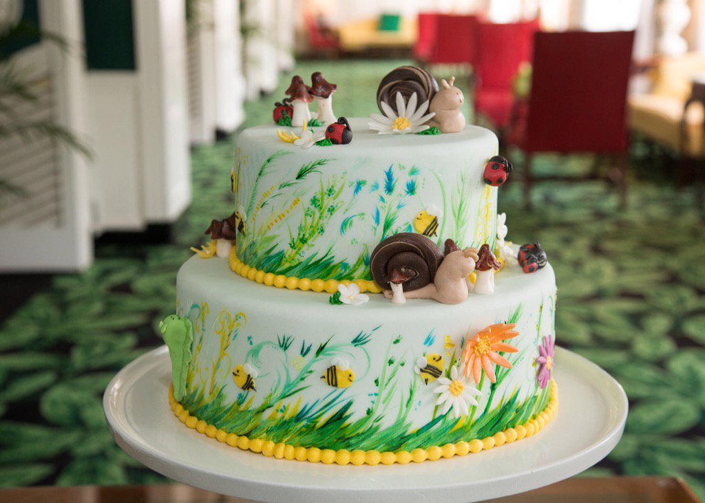 The_Greenbrier's tweet photo. Let us help you celebrate a special birthday with a customized hand painted cake! https://t.co/JGHytUj7ld https://t.co/VOP3lq5ddF