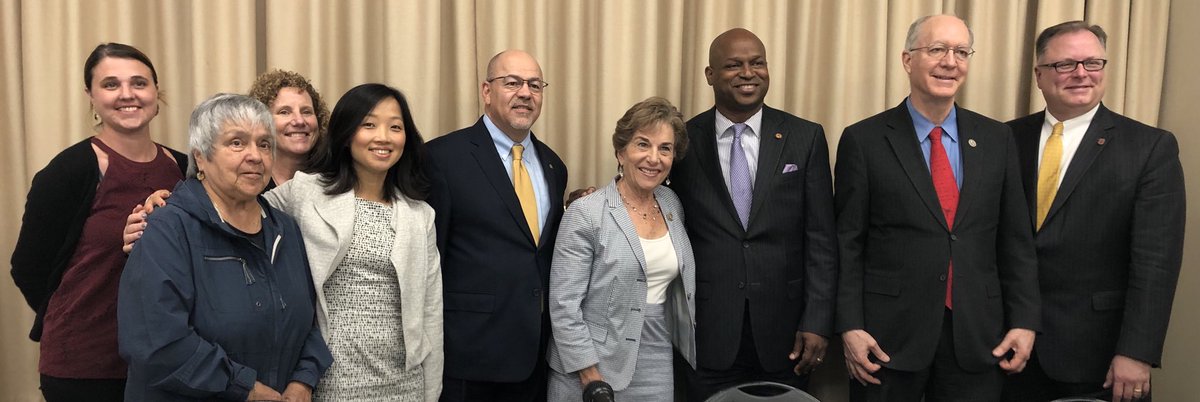 SpeakerWelchIL's tweet photo. Honored to appear with Congressman Jan Schakowsky and Congressman Bill Foster and several health experts at an Immigration Roundtable to discuss the importance of the Dream Act, the Trust Act, and the Safe Zones Act! #WelcomeIL #immigrantheritagemonth #CelebrateImmigrants https://t.co/AV9qws0txi