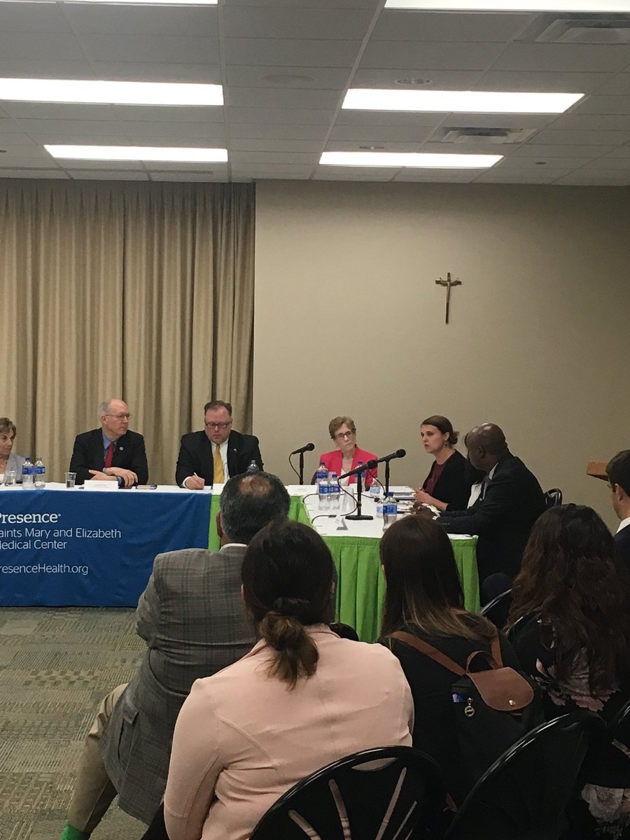 SpeakerWelchIL's tweet photo. Honored to appear with Congressman Jan Schakowsky and Congressman Bill Foster and several health experts at an Immigration Roundtable to discuss the importance of the Dream Act, the Trust Act, and the Safe Zones Act! #WelcomeIL #immigrantheritagemonth #CelebrateImmigrants https://t.co/AV9qws0txi