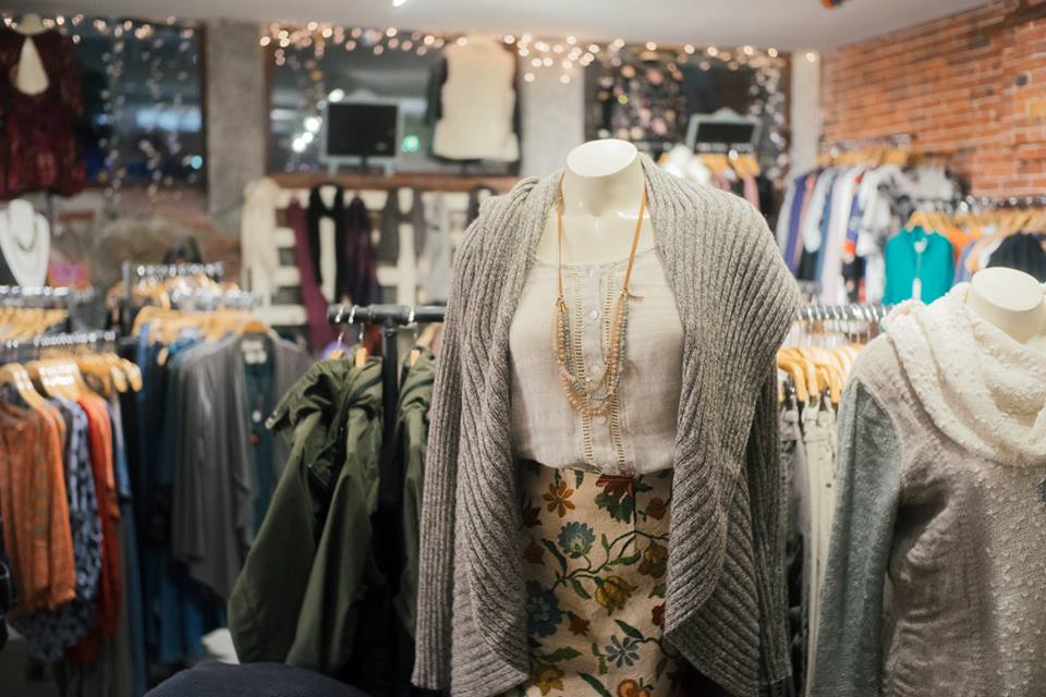Nift_Networks's tweet photo. “I wanted to buy everything there! Such cute clothing and accessories, all unique and high-quality pieces.” Simone F. discovered @_AshandRose_ in #boston #giftshop #womensfashion #clothingboutique #clothing #supportsmallbusiness #shoplocal #gonift https://t.co/LCYa2bzjNW