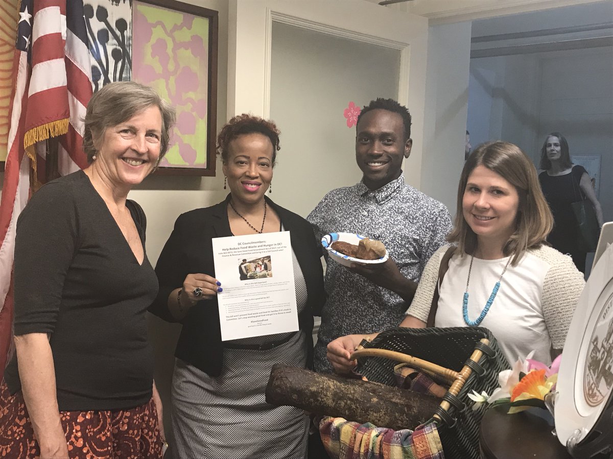 VinceGrayWard7's tweet photo. Staff informed me that I missed the bread basket and food advocates this morning. Thanks for listening and keeping us informed. #SaveGoodFood https://t.co/Wqi3TboUVs