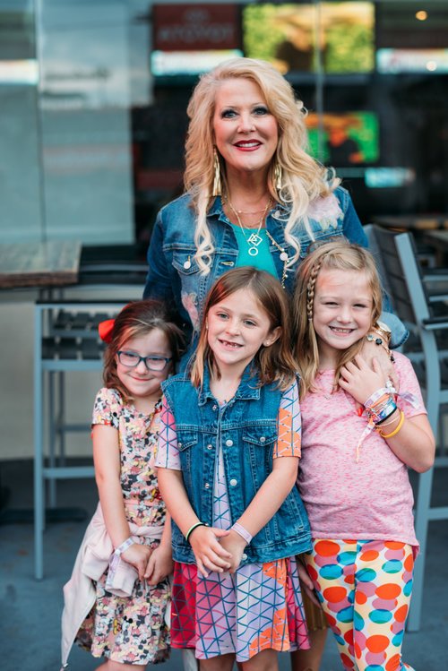 VetCareGiver's tweet photo. #LuLaRoe Supports America's Heroes - Join Rachel Norton, Lindsey Wheeler, and DeAnne Stidham to hear their stories of service, camaraderie, and renewed joy after deployments and long waiting... https://t.co/42wVFTT2N5. #EveryoneServes #AfterDeployment #WaitingIsHard #Lularoe https://t.co/Imtwfumble