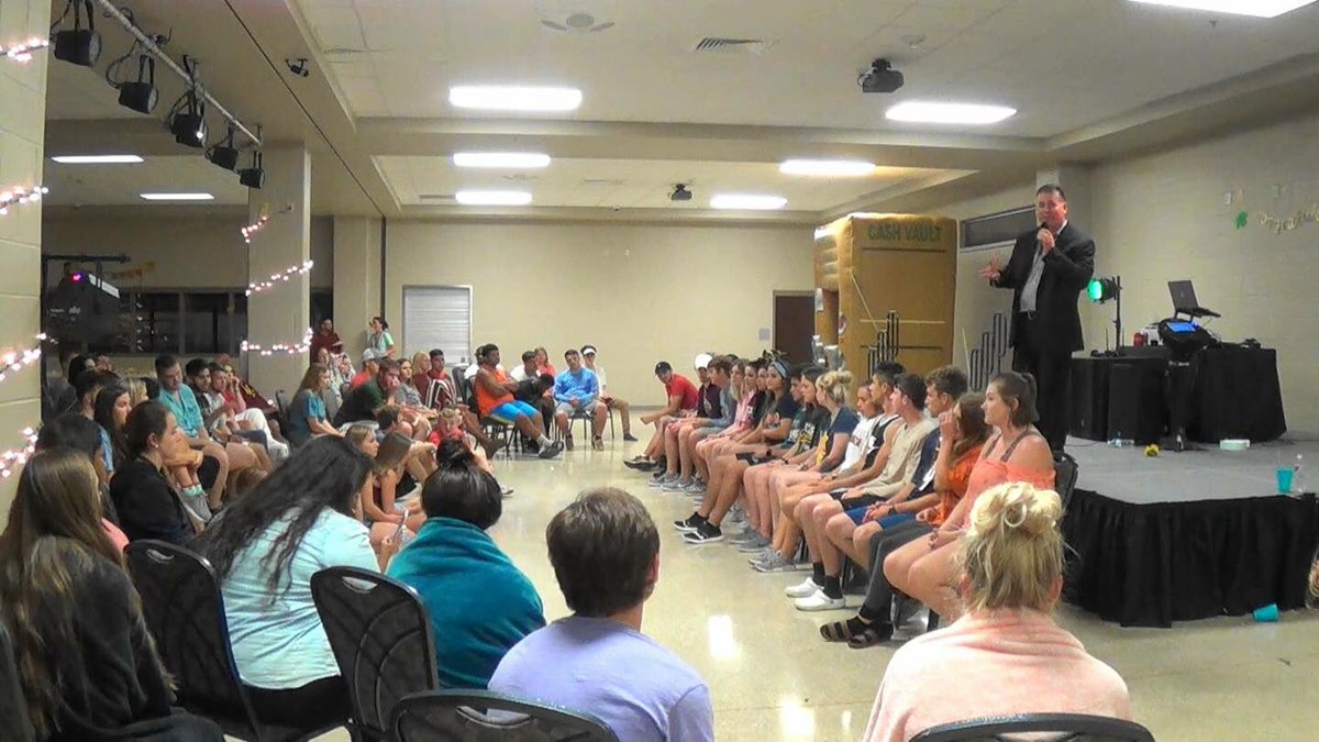 hypnoticstage's tweet photo. LCM Project Graduation 👨🎓 in Orange, Texas #Class2018 #LCMHS https://t.co/nxhVWH0HVs