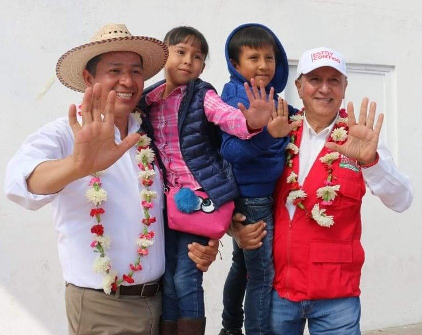 DarioZacariasC's tweet photo. Gracias amigos, vecinos y familiares por sus muestras de cariño. Ayer en #Acolman quedó demostrado que el amor al partido, la unidad y el trabajo son lo que caracteriza a los priístas. No tengo duda del triunfo. #5De5 ¡VAMOS A GANAR!
#DaríoDiputadoDistrito39 #DDD39 #TrabajoEn3D https://t.co/557447GFAk