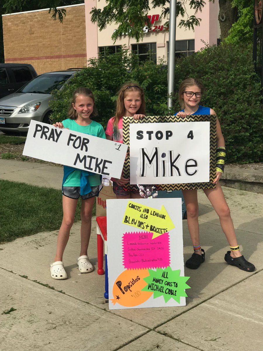 TalentedMrWeb's tweet photo. Byron folk, pop-up fundraising stand for Mike Coble! #meetup at the corner of 10th Ave and 4th Streer. 100% proceeds will be donated to Mike and his family. @ByronHoops #byronStrong #fightForMike https://t.co/HGZjdhVSMu