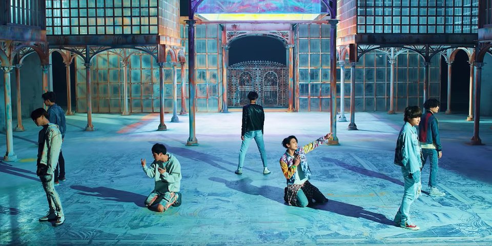 Buzz_Access's tweet photo. BUZZ BITES: @BTS_twt Becomes First K-Pop Act With Two Hits on the Pop Songs Chart as 'Fake Love' Debuts @bts_bighit @BTS_ARMY https://t.co/0nHN5Ci3J9