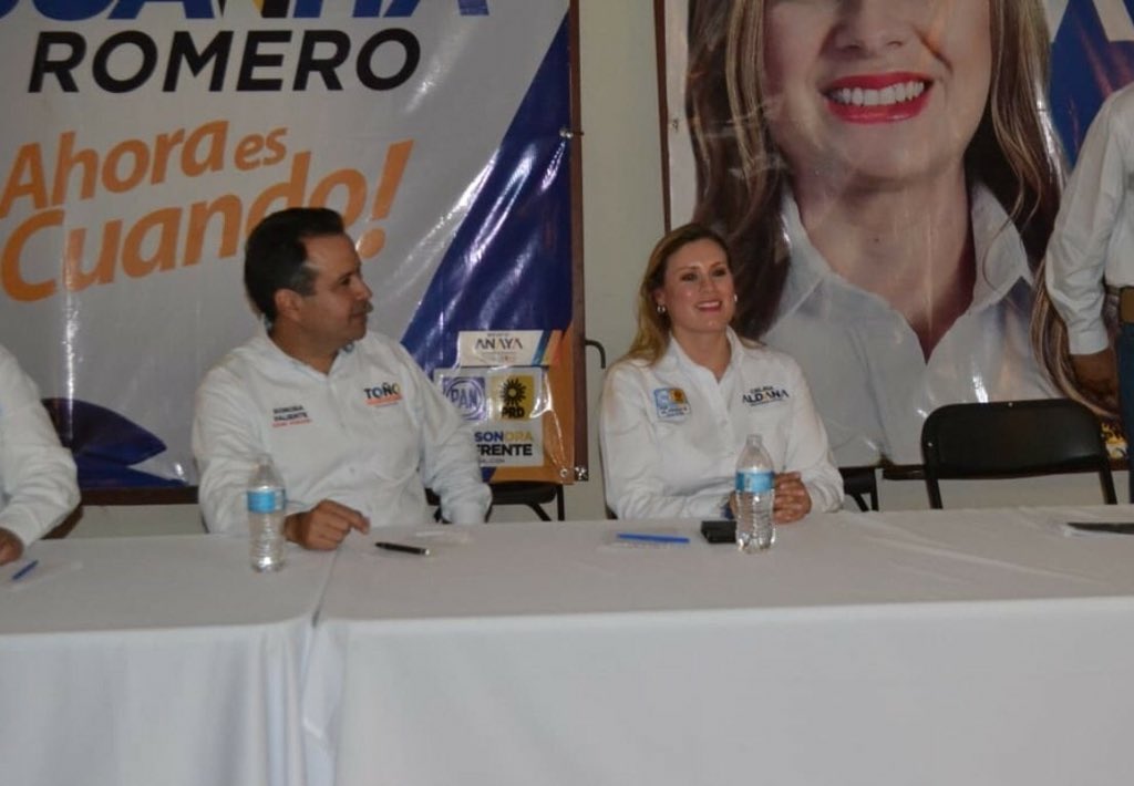 celyaldana's tweet photo. Productiva gira en la Sierra de Sonora con el próximo Senador  @tonoastiazaran . Juntos haremos que Suba la calidad de vida de los ciudadanos en el distrito 18, porque cuando se quiere, se puede. #SonoraValiente . #QueSubaEl18 https://t.co/VRK7FZAUYZ