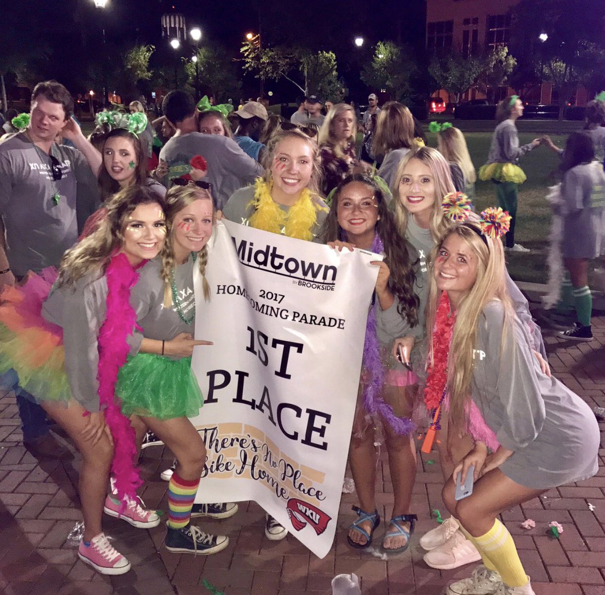 ChiOmega_WKU's tweet photo. Looking back at the year, we feel so grateful! Coming in 1st place in homecoming, winning the Karen Towell Sisterhood Award, winning multiple intramural championships, and winning “Best Sorority” in the WKU paper. We are feeling #blessed! Can’t wait to get back &amp; see our sisters! https://t.co/S6h6VEGav0