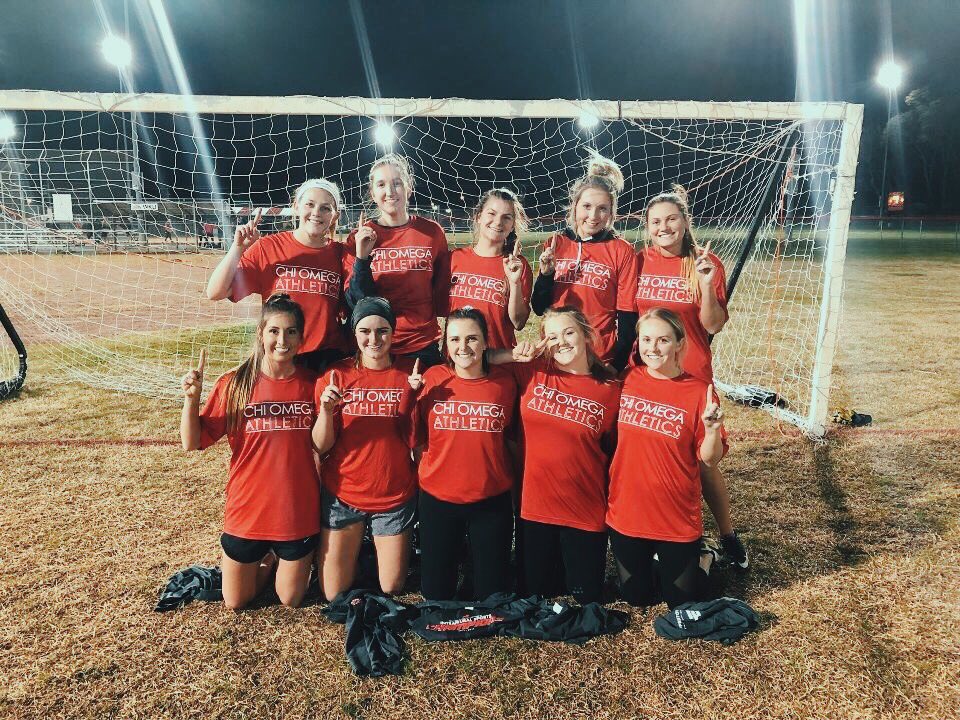 ChiOmega_WKU's tweet photo. Looking back at the year, we feel so grateful! Coming in 1st place in homecoming, winning the Karen Towell Sisterhood Award, winning multiple intramural championships, and winning “Best Sorority” in the WKU paper. We are feeling #blessed! Can’t wait to get back &amp; see our sisters! https://t.co/S6h6VEGav0