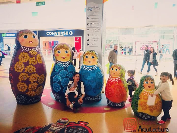 Hayueloscc's tweet photo. ¡Nosotros ya estamos en modo Copa Mundo! Visítanos hoy con tus seres queridos y conoce la exhibición a gran escala con símbolos representativos de Rusia. 😎  #Mi10FavoritoEnHayuelos #ModoRusia https://t.co/soZJiWpK50
