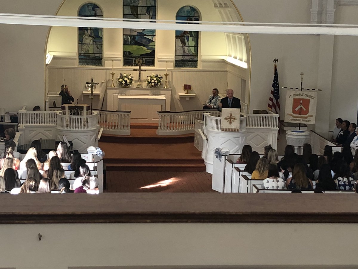 GarrisonForest's tweet photo. At tonightโs GFS Baccalaureate, Former Head of School Peter OโNeill reminds Seniors of 3 things to take with them for the journey ahead:
1. Celebrate success.
2. Embrace failure.
3. NEVER lose the voice you gained while at GFS.
#grizzlygrad https://t.co/QoUGBzz3vA