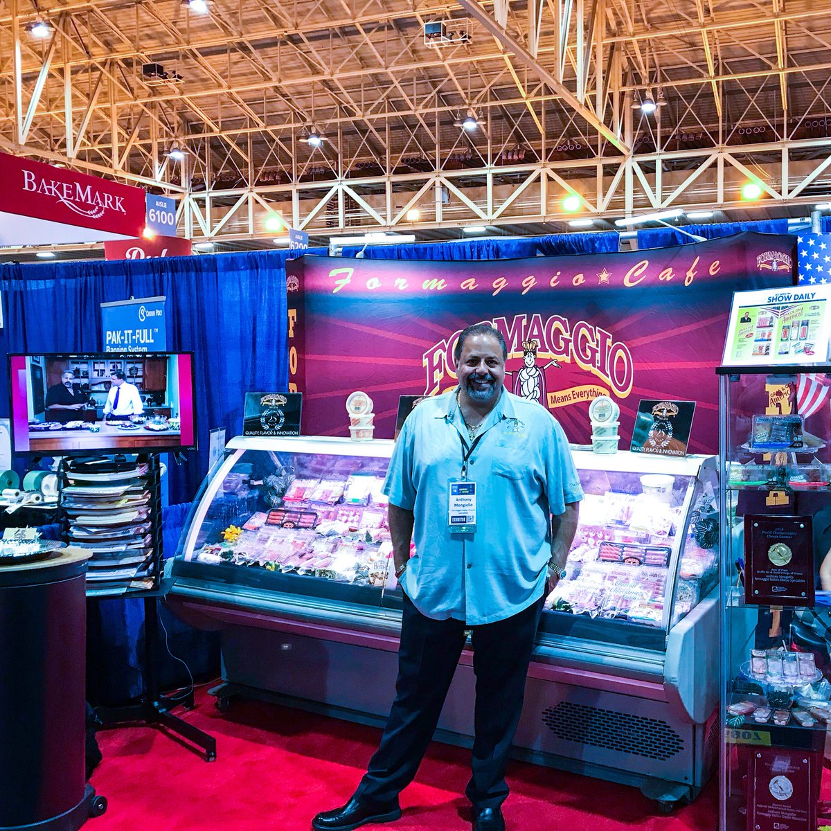 FormaggioICS's tweet image. Who had a chance to stop by our booth at #IDDBA18 today to meet The Big Cheese?! We had such an amazing day and we are loving our time in New Orleans! 🇮🇹🧀❤️ #IDDBAshow @myIDDBA