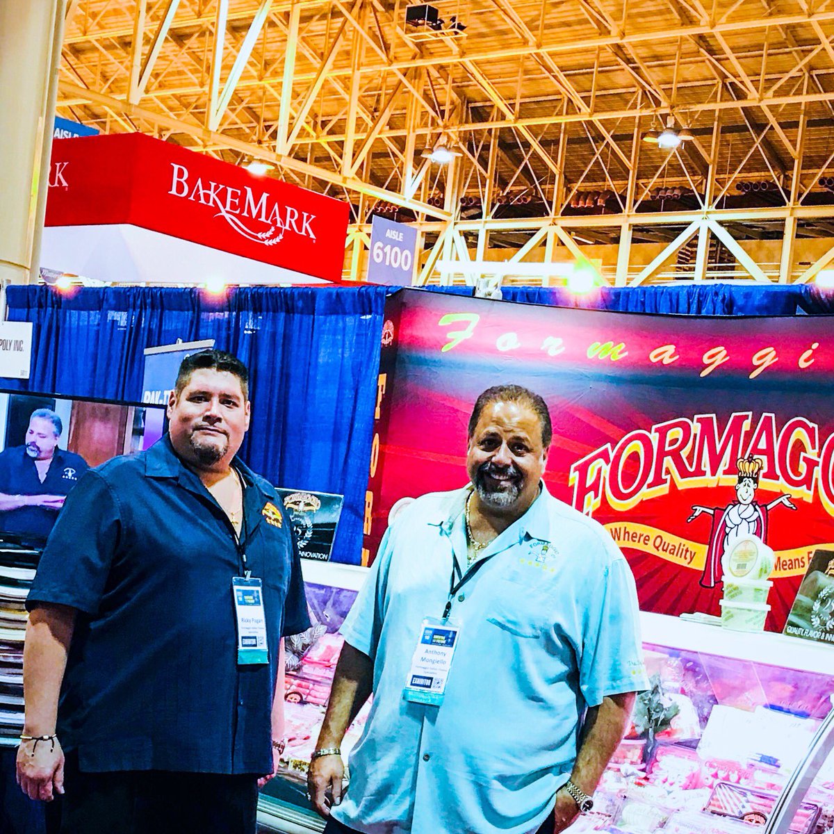 FormaggioICS's tweet image. Who had a chance to stop by our booth at #IDDBA18 today to meet The Big Cheese?! We had such an amazing day and we are loving our time in New Orleans! 🇮🇹🧀❤️ #IDDBAshow @myIDDBA