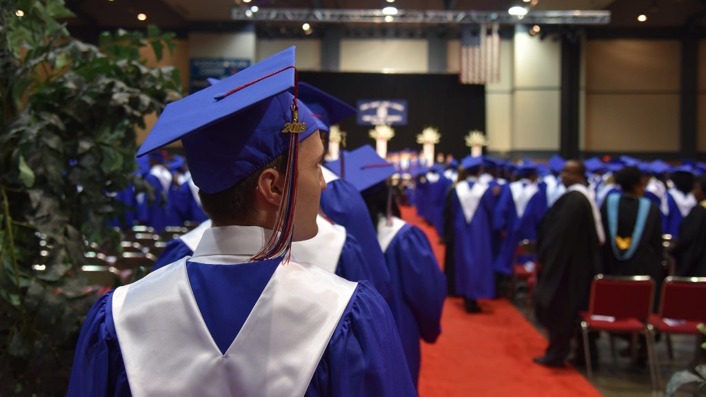 JPschools's tweet photo. Once a patriot, always a patriot. Congratulations to the #Classof2018 John Ehret High patriots. @JEHSofficial #JPPSS #LaEd https://t.co/Ec2kFOpPMA
