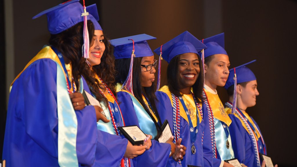 JPschools's tweet photo. Once a patriot, always a patriot. Congratulations to the #Classof2018 John Ehret High patriots. @JEHSofficial #JPPSS #LaEd https://t.co/Ec2kFOpPMA