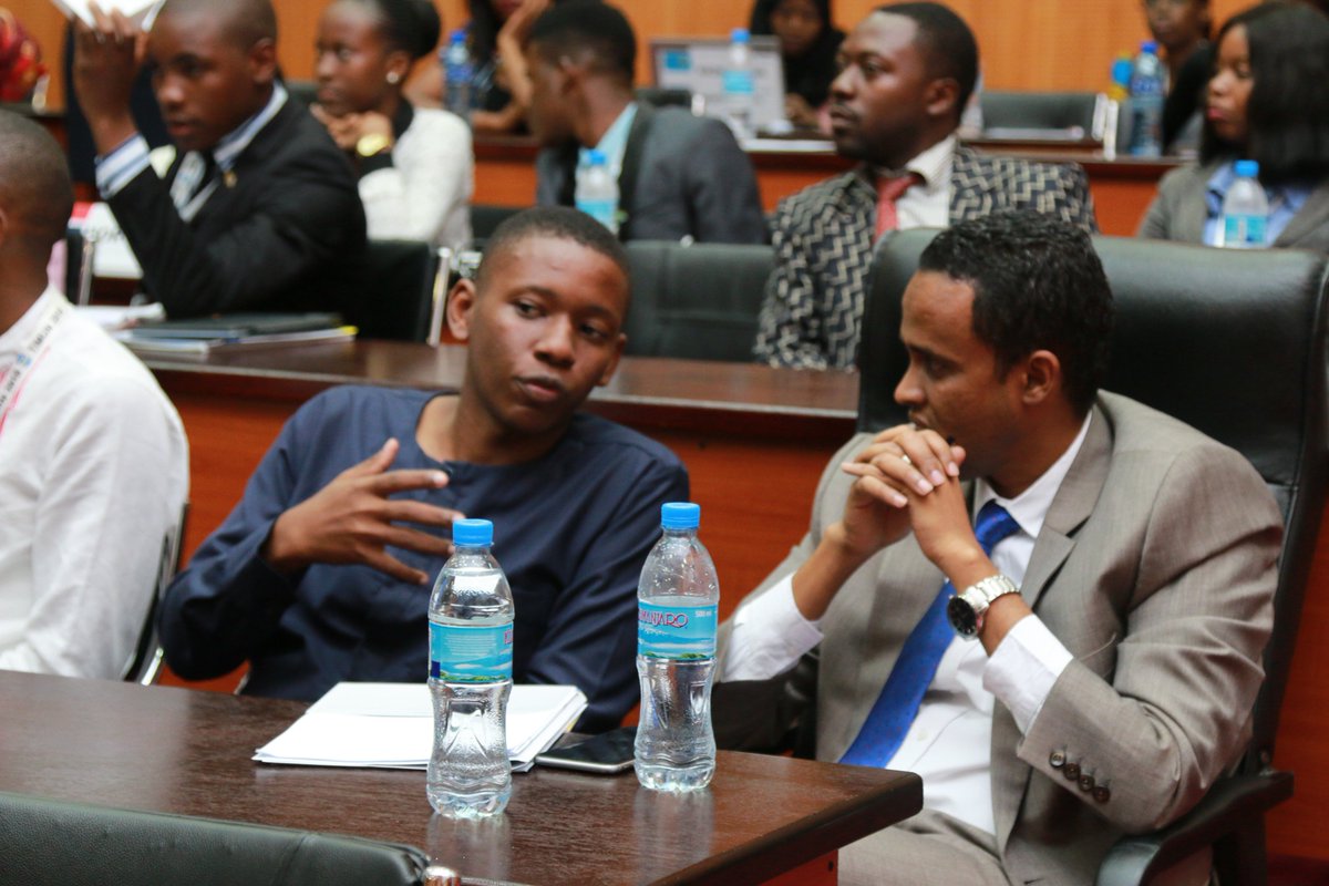 arafat_bakir's tweet photo. Ukiwa mdogo haimanishi na uwezo wako utakuwa mdogo ,kinachoangaliwa ni uwezo wa kuchambua jambo,kutumia uwezo na ujuzi wako kutekeleza jambo mwisho ni kujifunza ,kutumia busara na elimu katika kufanya maamuzi sahihi @HusseinBashe #kijanaakipewanafasianaweza #newchapter #timun2018 https://t.co/HNBwGzfm6o