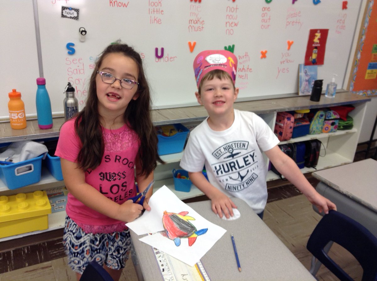 STAKindergarten's tweet photo. So much fun in Grade 1! Thank you to Mrs. Warren-Skelhorn and her Grade 1 students for welcoming our 2nd year Kindergarten boys and girls to their classroom this morning. They had a great time, and are even more excited now to start Grade 1 in the Fall! @RCCDSB https://t.co/RC93AyjOGA