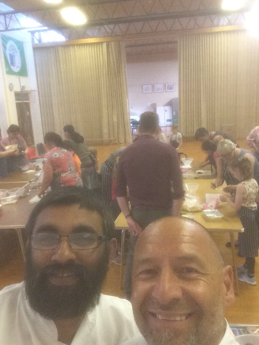 urbancommchef's tweet photo. Thanks to Ballysally Primary School for hosting a great evening with parents &amp; kids cooking &amp; eating together having fun... https://t.co/MhXfl2WjlC